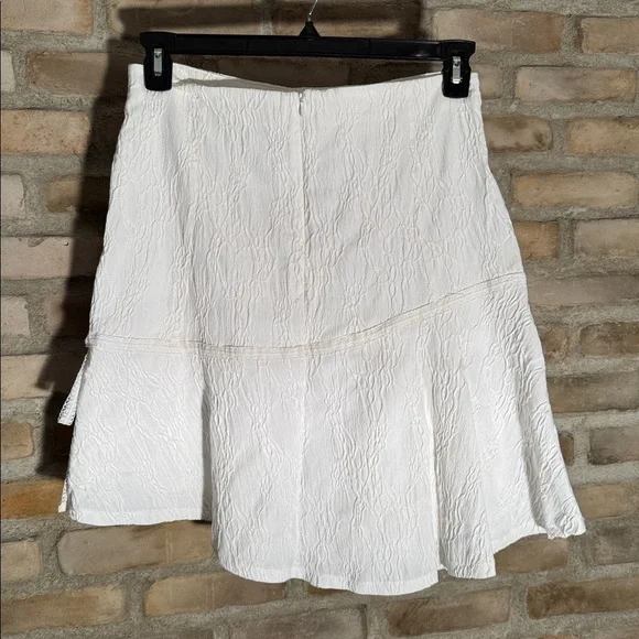 Donna Textured White Blazer and skirt - Picture 6 of 6